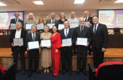 OAB Joinville realiza solenidade de Outorga de Diploma de Advogado Jubilado e Advogada Jubilada 