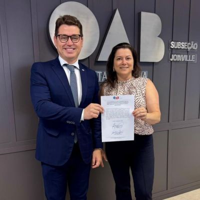Presidente da OAB Joinville faz a transmiss�o de cargo para Vice-presidente