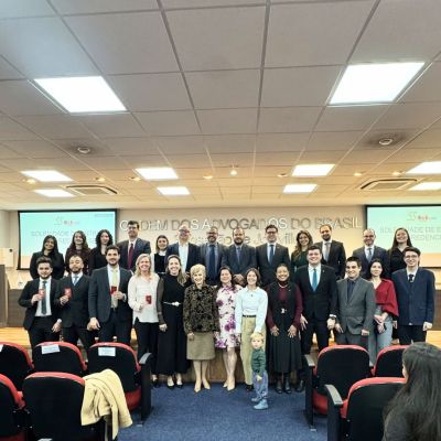 OAB Joinville entrega credenciais  para 13 novos(as) advogados(as)