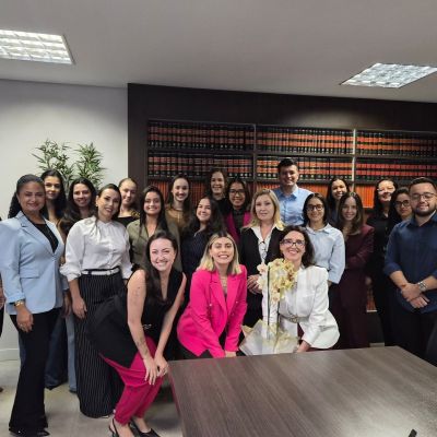 Comiss�o da Jovem Advocacia da OAB Joinville promove encontro sobre imagem pessoal e comunica��o no contexto profissional