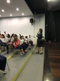 Presidente da Comiss�o da Crian�a e do Adolescente ministra palestra em col�gio 