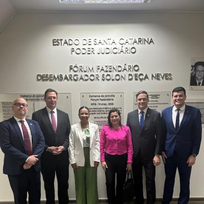 OAB Joinville participa de solenidade que marca 10 anos do F�rum Fazend�rio, instala��o do CEJUSC e inaugura��o de Galeria