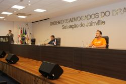 OAB Joinville realiza debate entre os candidatos do segundo turno da cidade na noite de ontem (18)