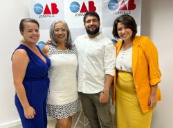 Comiss�es realizam palestra 