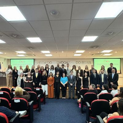 OAB Joinville entrega credenciais para 21 novos(as) advogados(as)