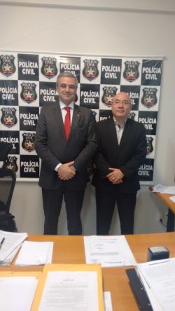 Visita a delegacia em parceria com a Comiss�o da Mulher Advogada