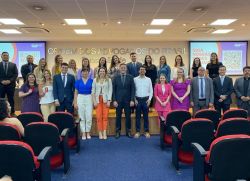 OAB Joinville entrega credenciais para 16 novos(as) advogados(as)