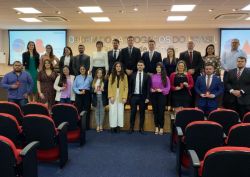 OAB Joinville entrega credenciais para 13 novos advogados(as)