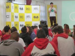 Atividades promovem a consci�ncia eleitoral entre jovens de Joinville  #voteconsciente 