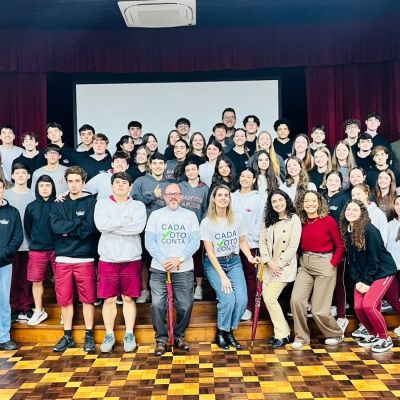 OAB Joinville participa de a��o na Escola Santos Anjos sobre a import�ncia do voto