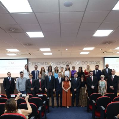 OAB Joinville entrega credenciais para 08 novos(as) advogados(as)