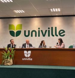 Comiss�o do Acad�mico de Direito, foi representada na Semana Acad�mica de Direito da Univille - SADU