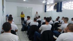 Comiss�o da Crian�a e do Adolescente realiza palestra no curso de forma��o de soldados de Joinville
