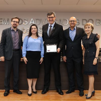 OAB Joinville presta homenagem aos 100 anos do Bom Jesus IELUSC durante sess�o do Conselho