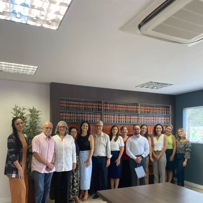 Comiss�o de Valoriza��o da Advocacia S�nior e Comiss�o de Gest�o de Escrit�rio de Advocacia da OAB Joinville realizam reuni�o ordin�ria mensal.
