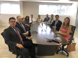 Diretoria da OAB Joinville se re�ne com Vice-Presidente da CAASC