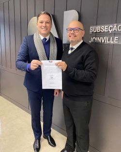 Presidente da OAB Joinville faz a transmiss�o de cargo para secret�rio-geral adjunto	