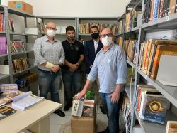 OAB Subse��o de Joinville faz entrega de livros para a biblioteca do Pres�dio Regional de Joinville. 