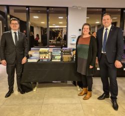 OAB Joinville Recebe Doa��o de Livros para Biblioteca