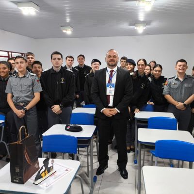 OAB Joinville participa da IV Feira das Profiss�es do Col�gio Militar Feliciano Nunes Pires