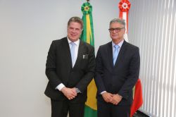 Presidente do TJSC convida presidente da OAB/SC para assinatura de acordo de coopera��o que visa o uso do e-proc na justi�a estadual