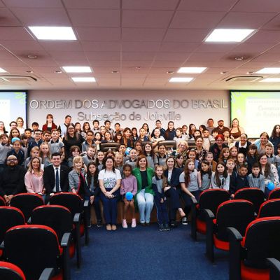 OAB Joinville realiza premia��o de concurso de cartas com estudantes da rede municipal