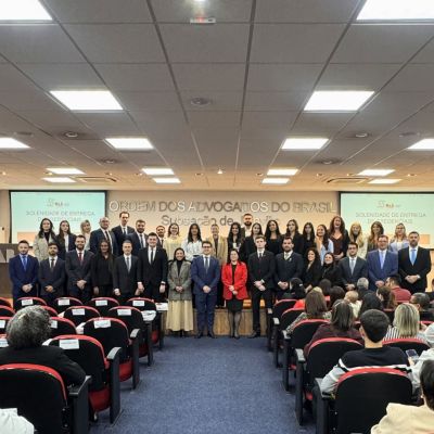 OAB Joinville entrega credenciais para 27 novos(as) advogados(as)