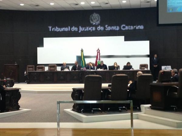 Pleno do TJSC julga procedente pedido da OAB/SC para f�rias dos advogados