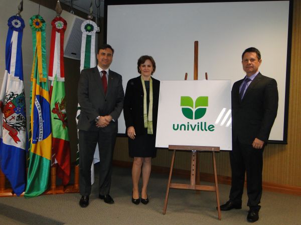 OAB Joinville prestigia evento que marca os 50 anos de Ensino Superior em Joinville